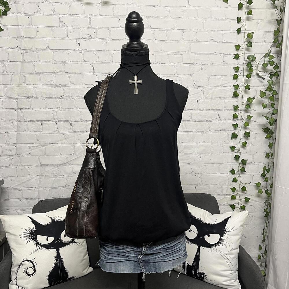 🌹5 for $50🌹Black Sleeveless Scoop Neck Tank Top - Women